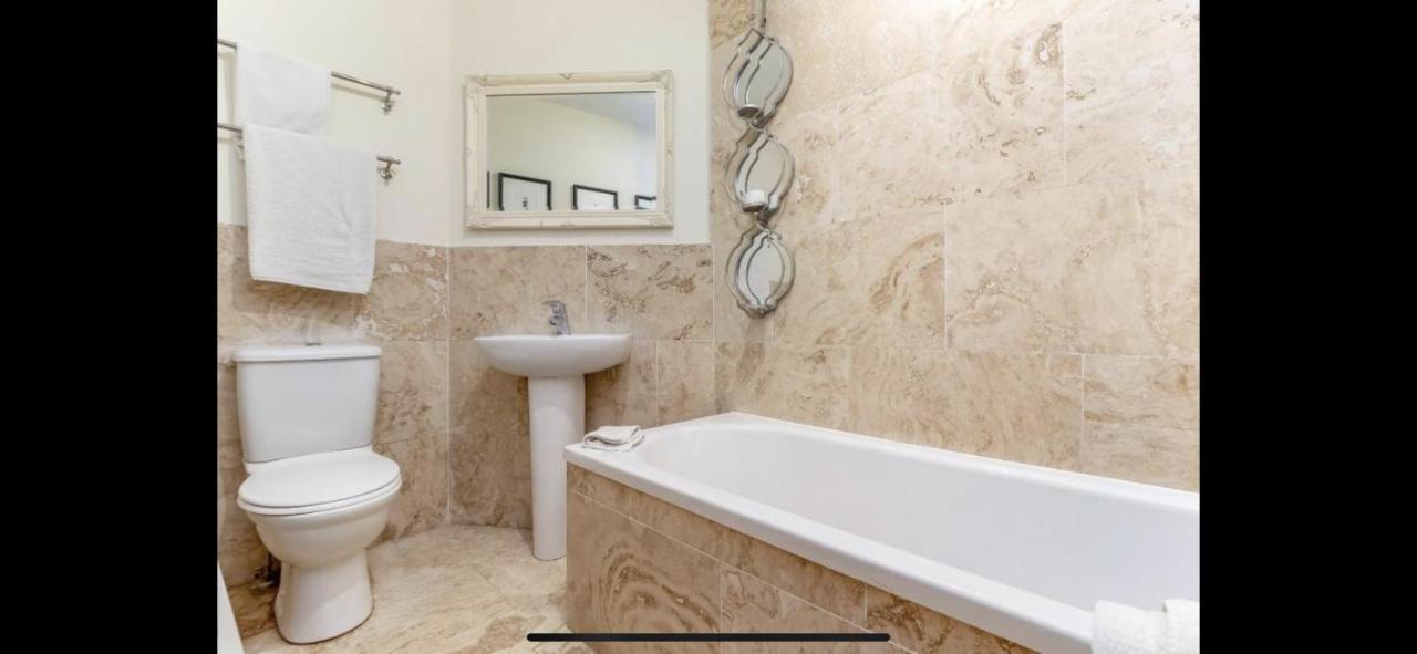 Private Apartment - 3 Bedrooms Harrogate Bagian luar foto