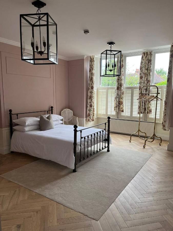 Private Apartment - 3 Bedrooms Harrogate Bagian luar foto